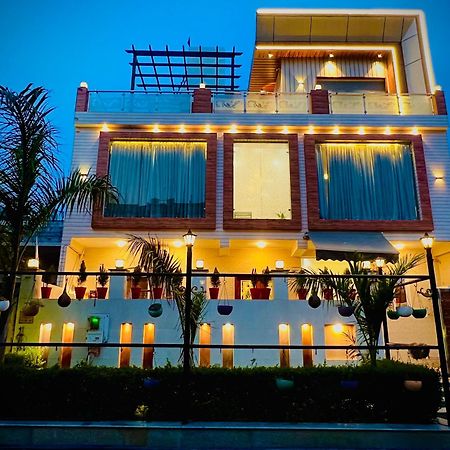 Crescent Inn Greater Noida Exterior photo