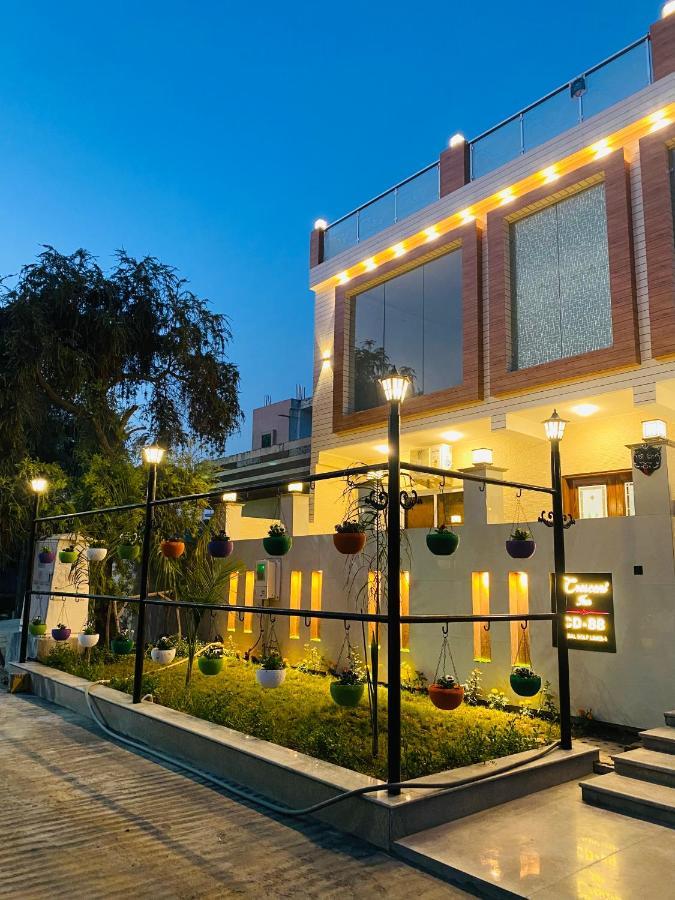 Crescent Inn Greater Noida Exterior photo