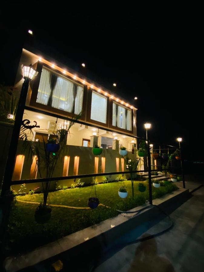 Crescent Inn Greater Noida Exterior photo