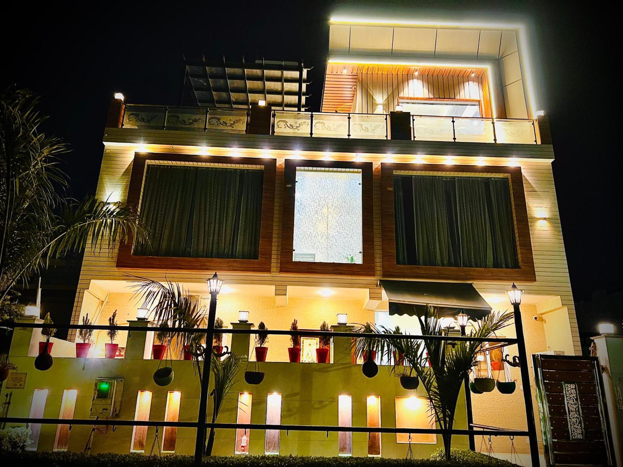 Crescent Inn Greater Noida Exterior photo