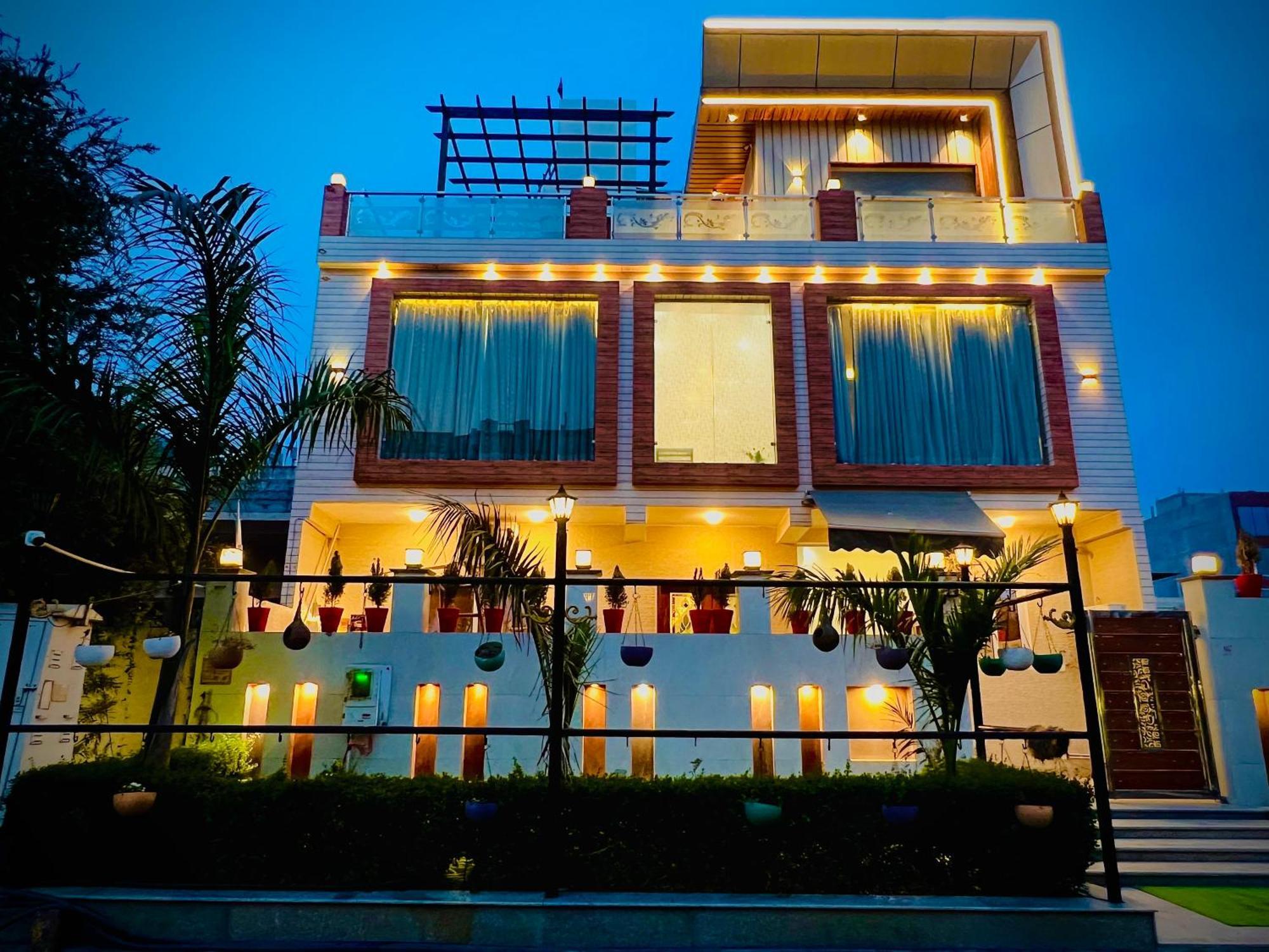 Crescent Inn Greater Noida Exterior photo